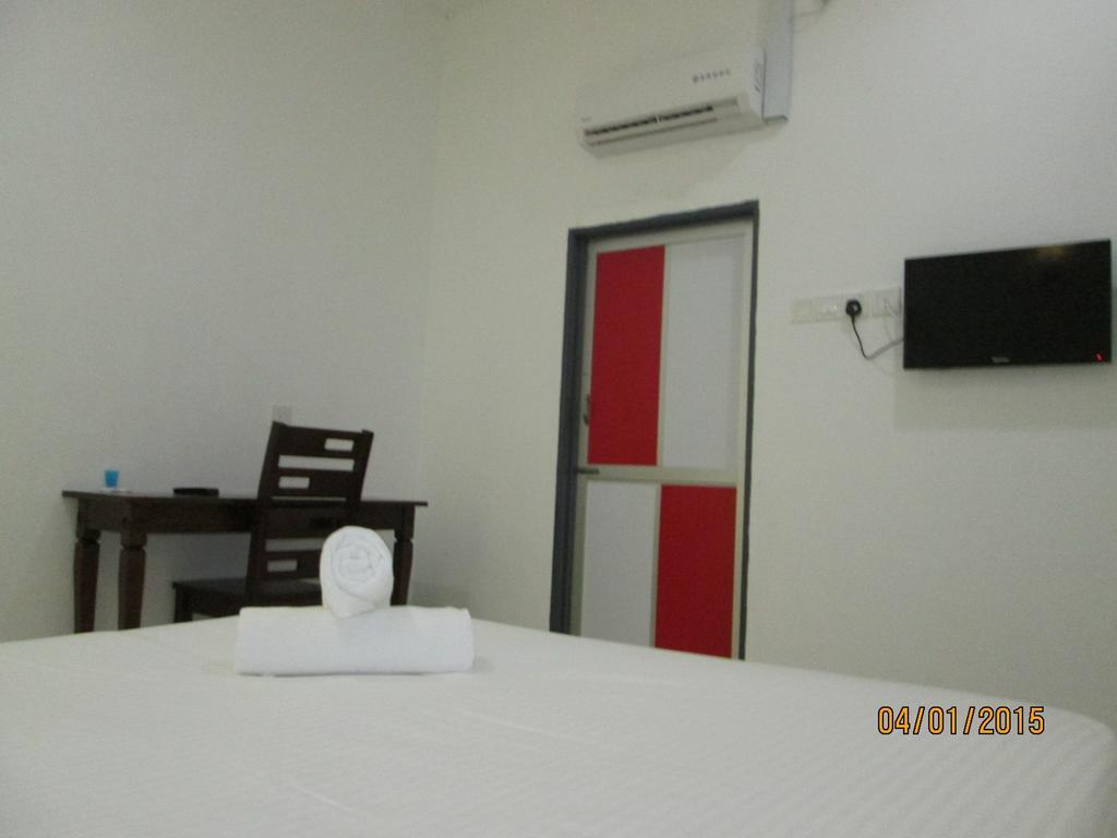 Oyo 275 Senyum Inn Pantai Cenang  Habitación foto