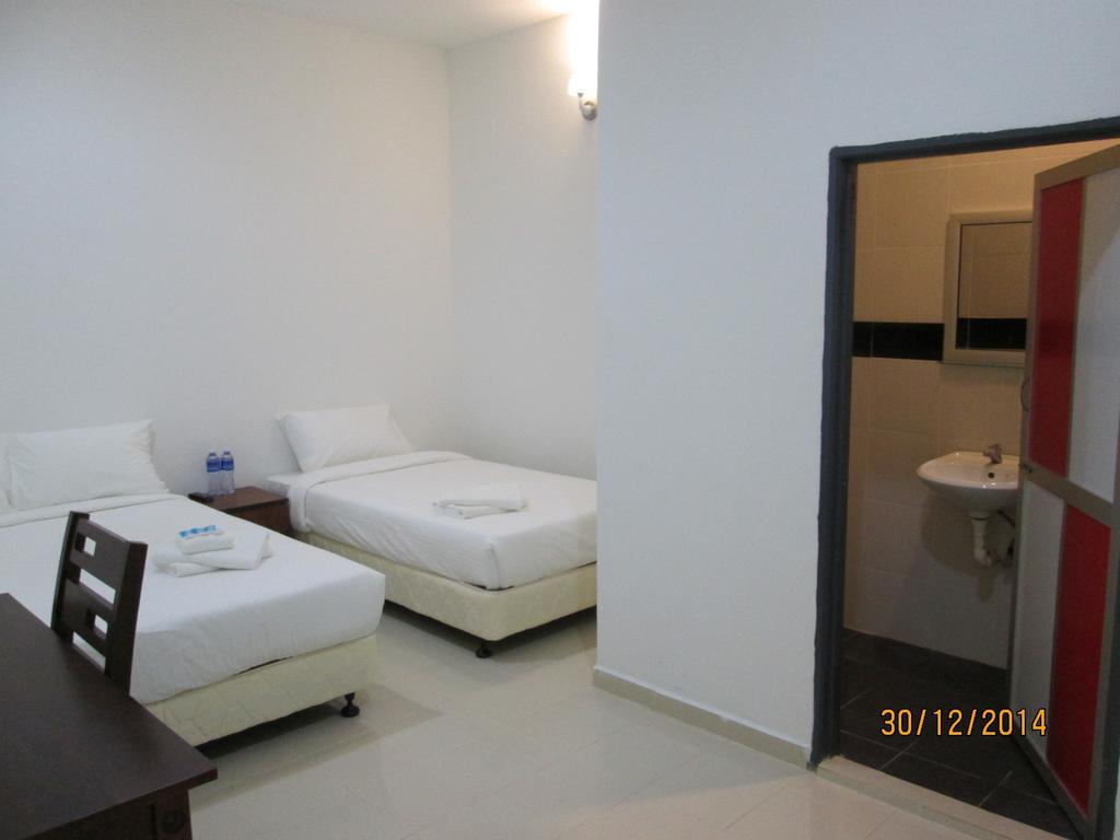 Oyo 275 Senyum Inn Pantai Cenang  Habitación foto